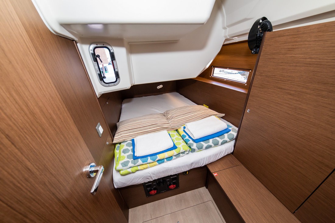 Oceanis 40.1, Poseidon | Yacht Charter Croatia