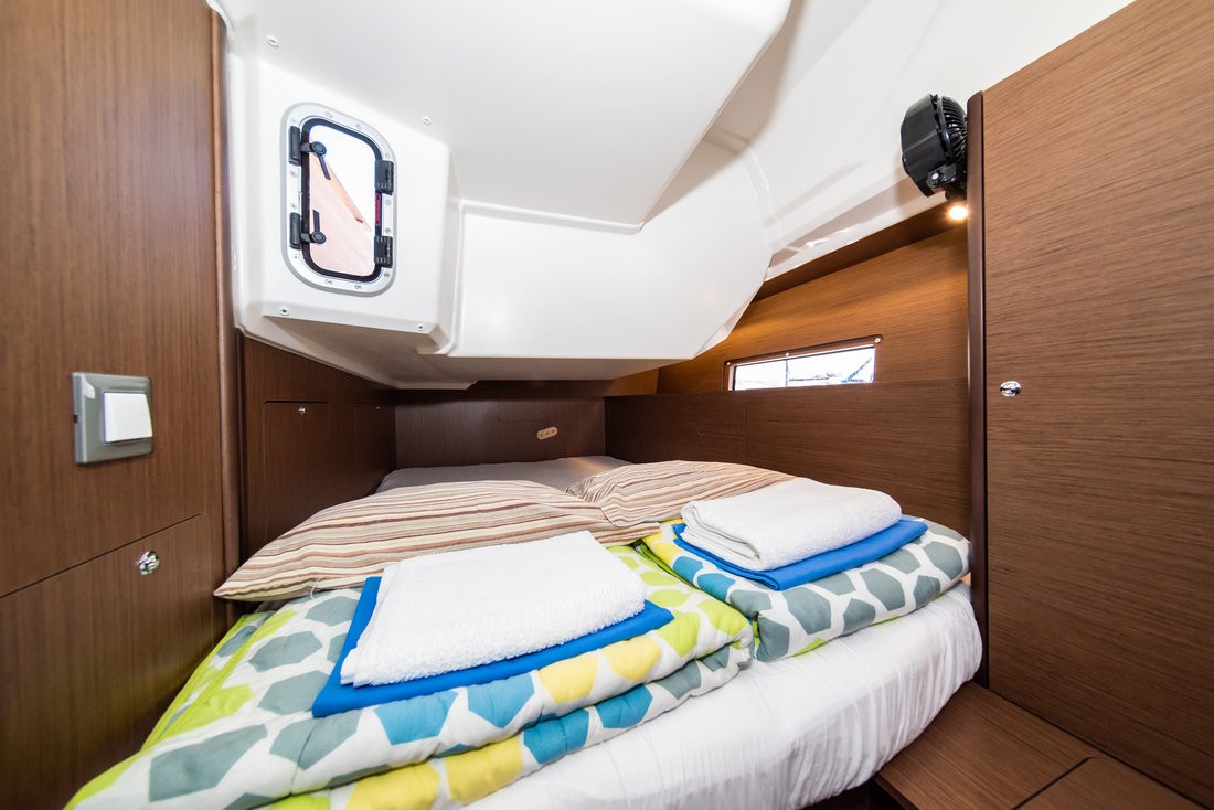Oceanis 40.1, Poseidon | Yacht Charter Croatia