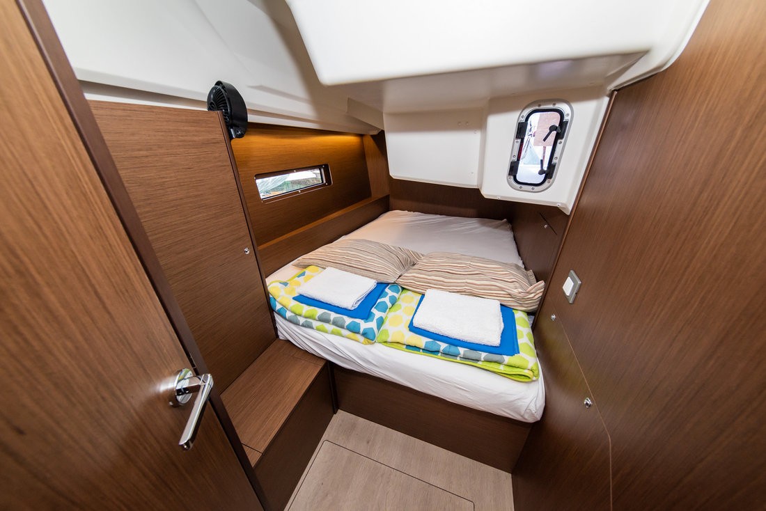 Oceanis 40.1, Poseidon | Yacht Charter Croatia