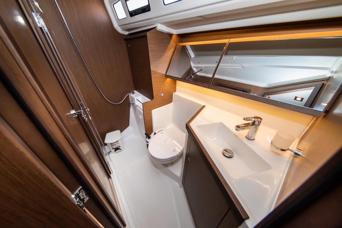Oceanis 40.1, Poseidon | Yacht Charter Croatia