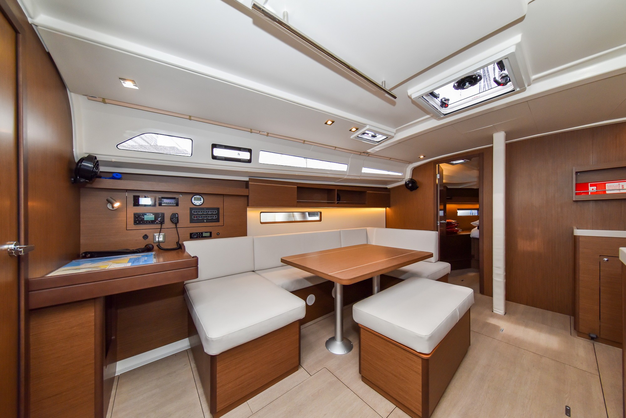 Oceanis 40.1, Eylin | Yacht Charter Croatia