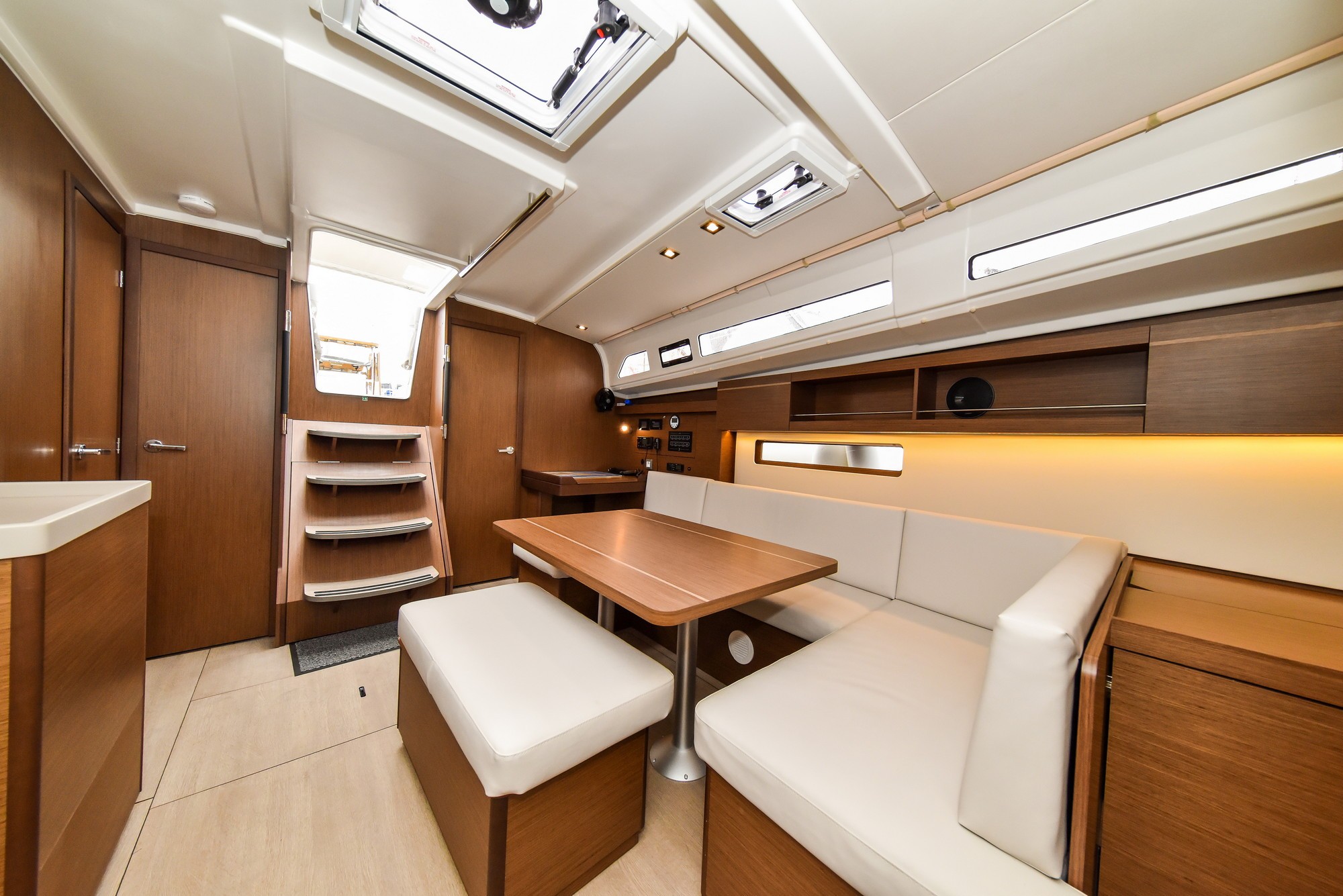 Oceanis 40.1, Eylin | Yacht Charter Croatia