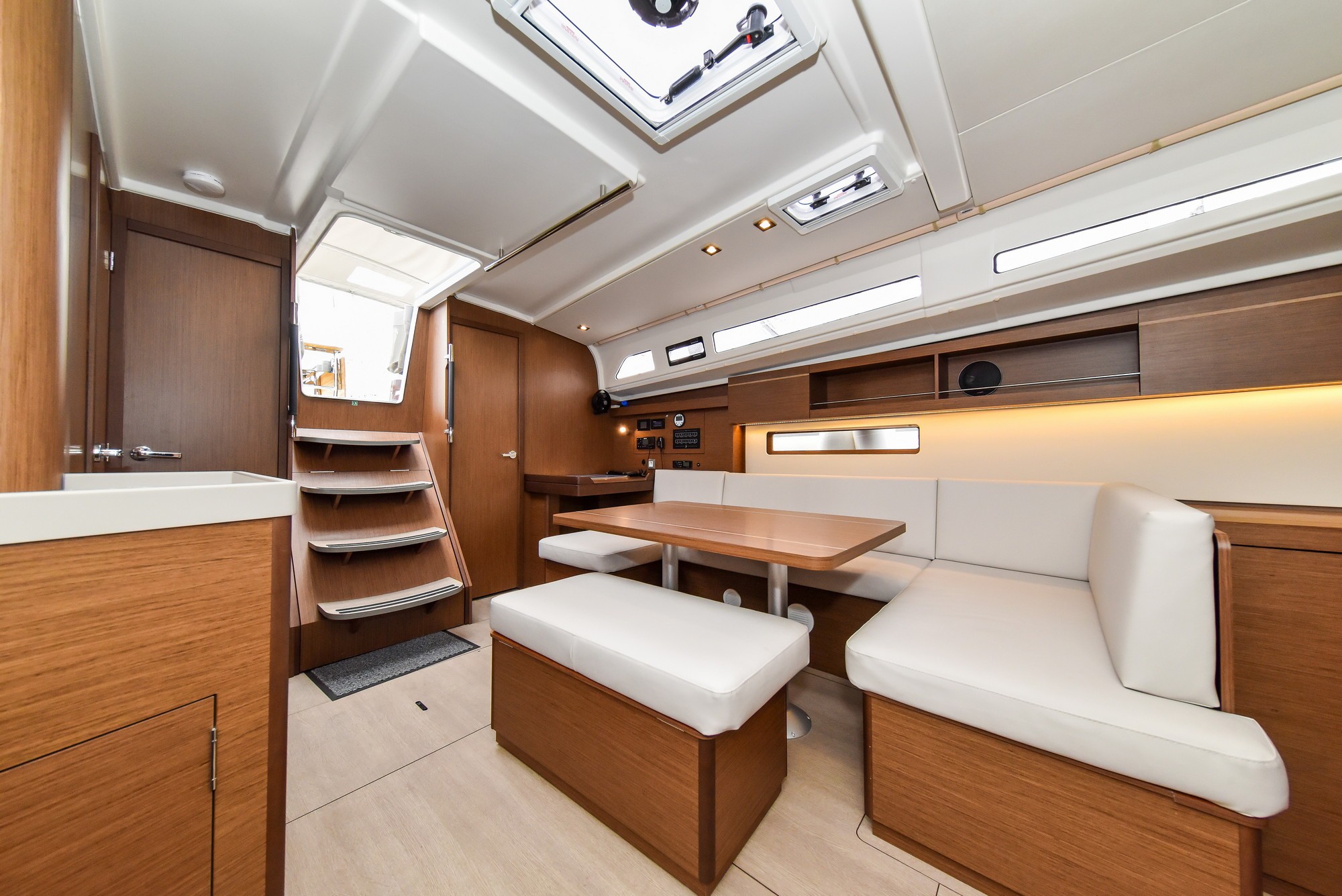 Oceanis 40.1, Eylin | Yacht Charter Croatia