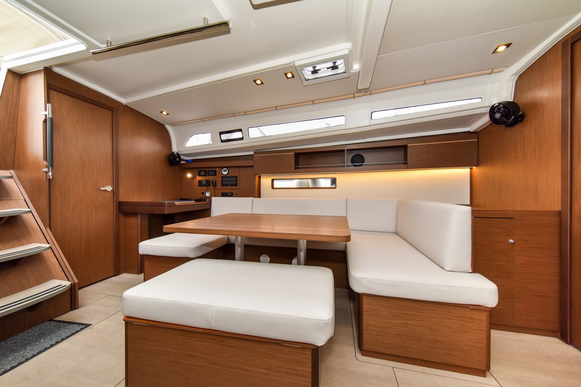 Oceanis 40.1, Eylin | Yacht Charter Croatia