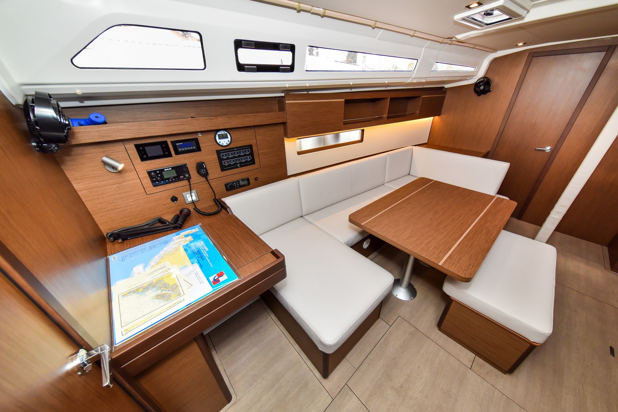 Oceanis 40.1, Eylin | Yacht Charter Croatia