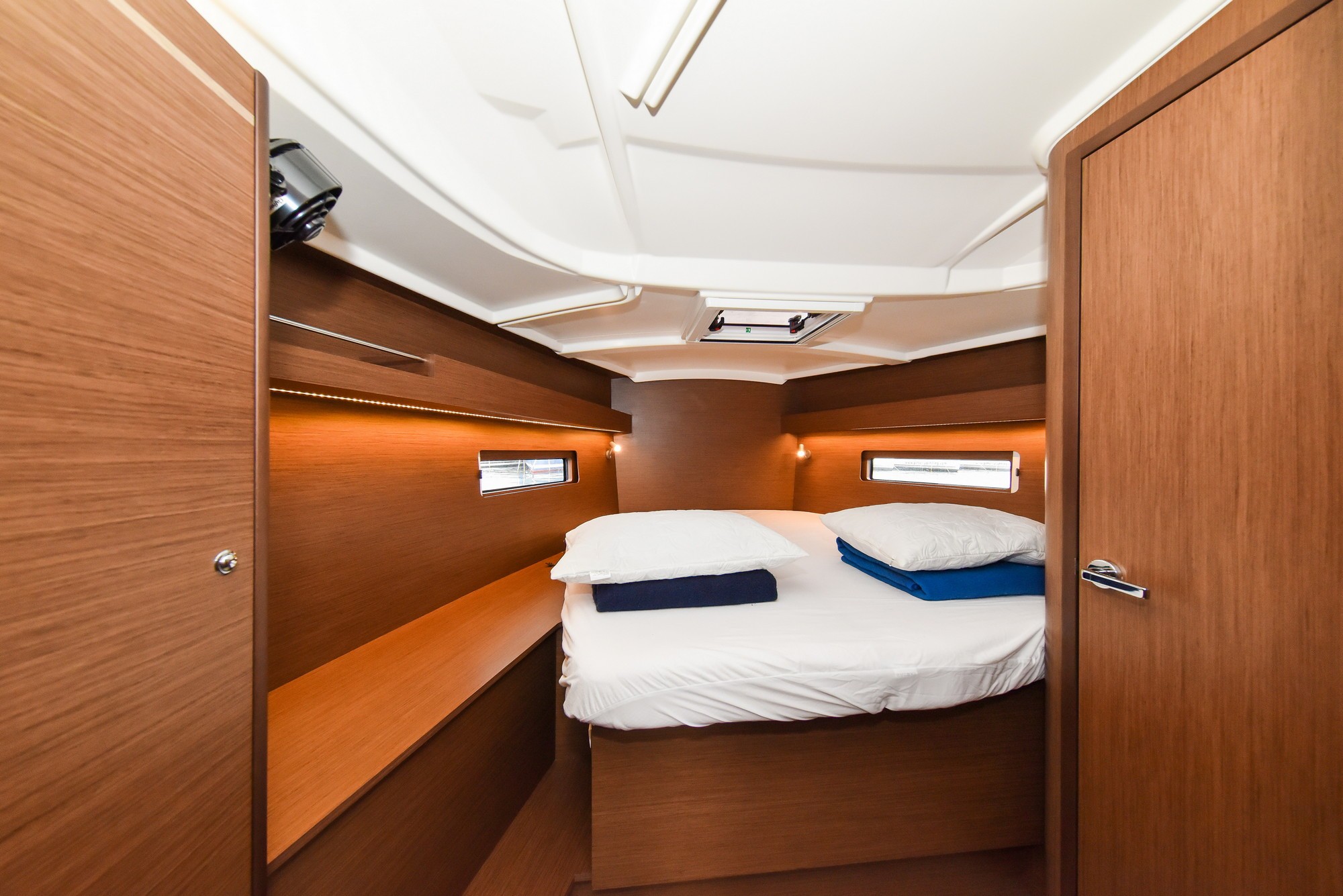 Oceanis 40.1, Eylin | Yacht Charter Croatia