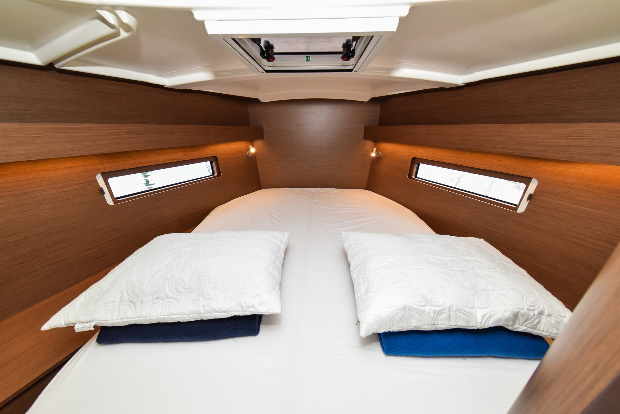Oceanis 40.1, Eylin | Yacht Charter Croatia
