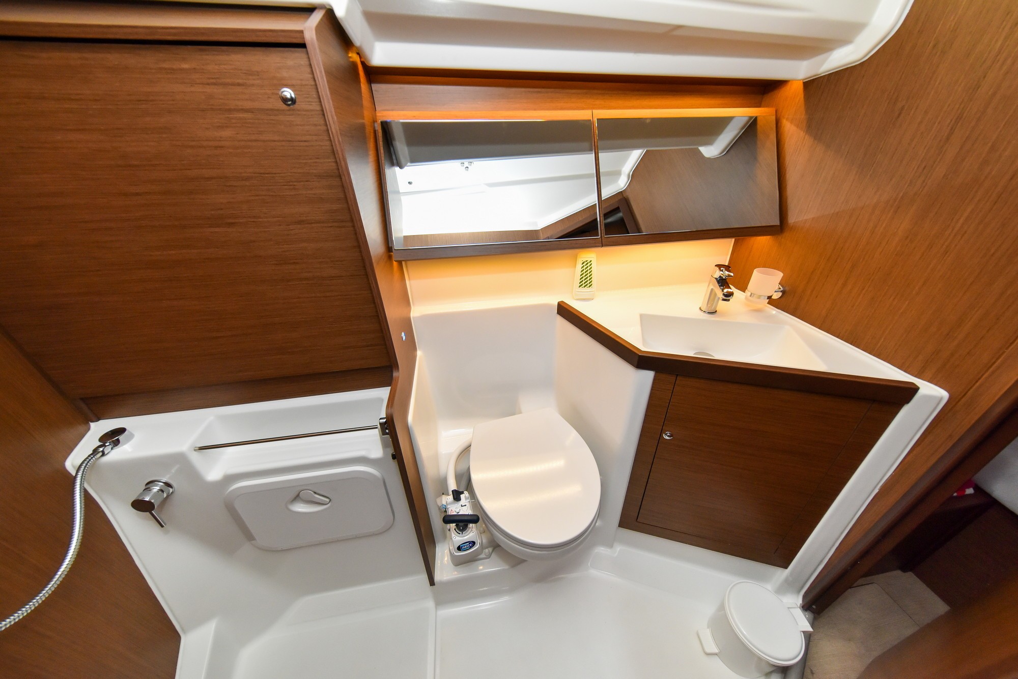 Oceanis 40.1, Eylin | Yacht Charter Croatia