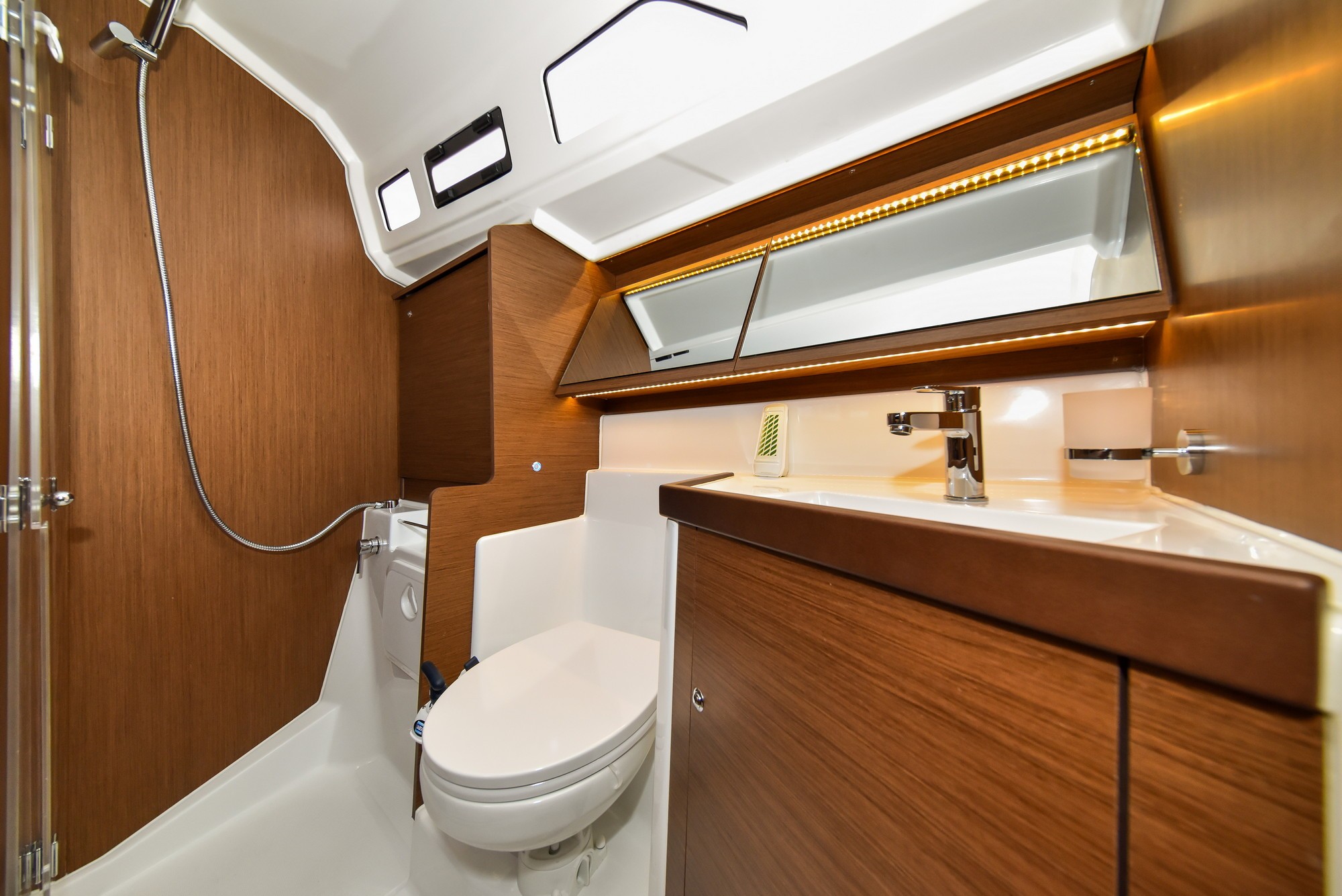 Oceanis 40.1, Eylin | Yacht Charter Croatia