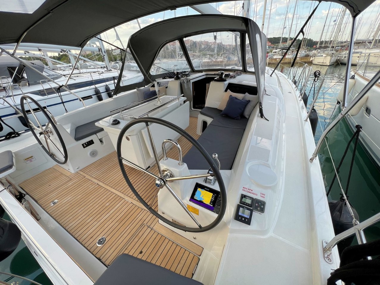 Oceanis 40.1, Christine | Yacht Charter Croatia