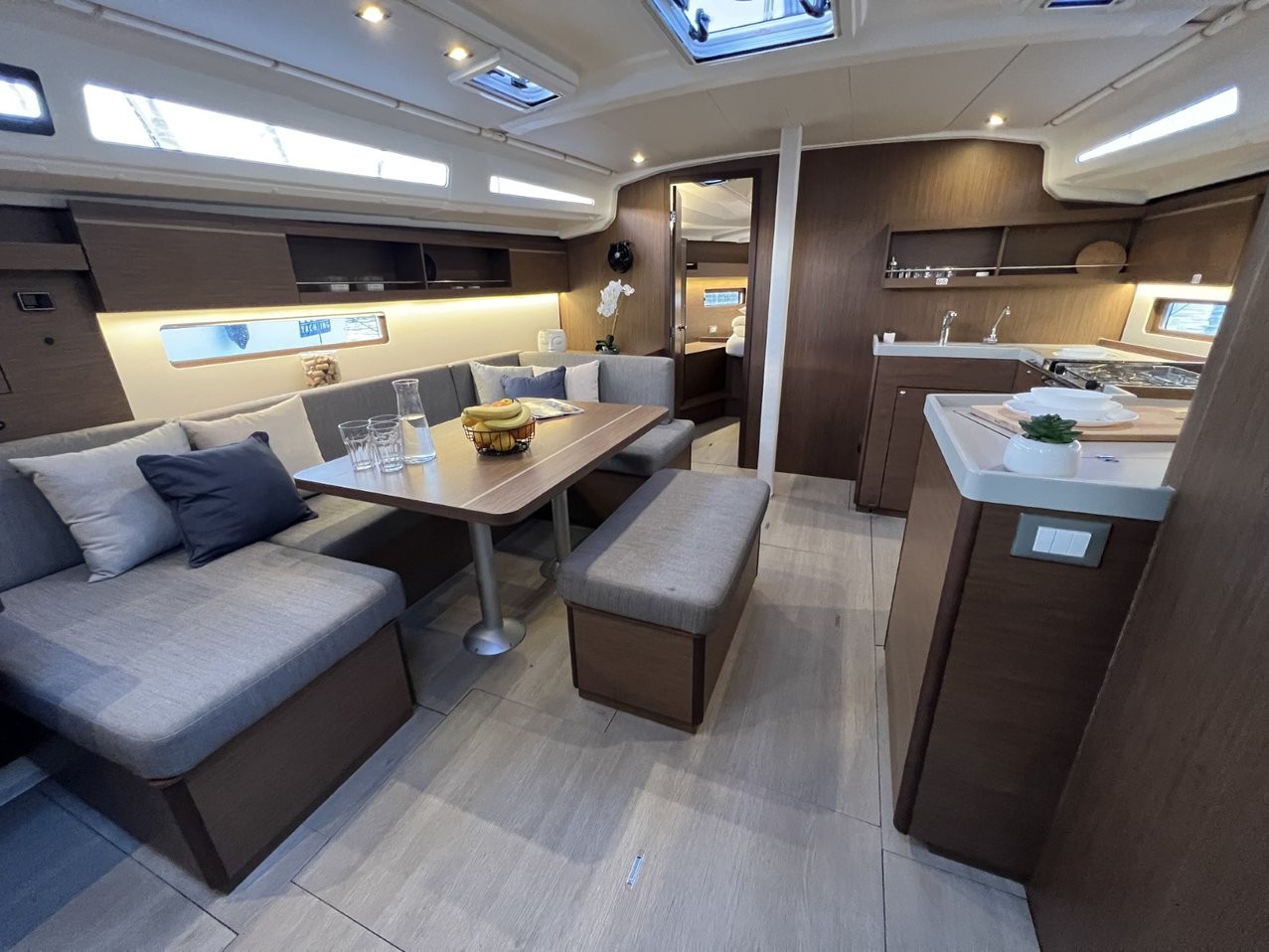 Oceanis 40.1, Christine | Yacht Charter Croatia