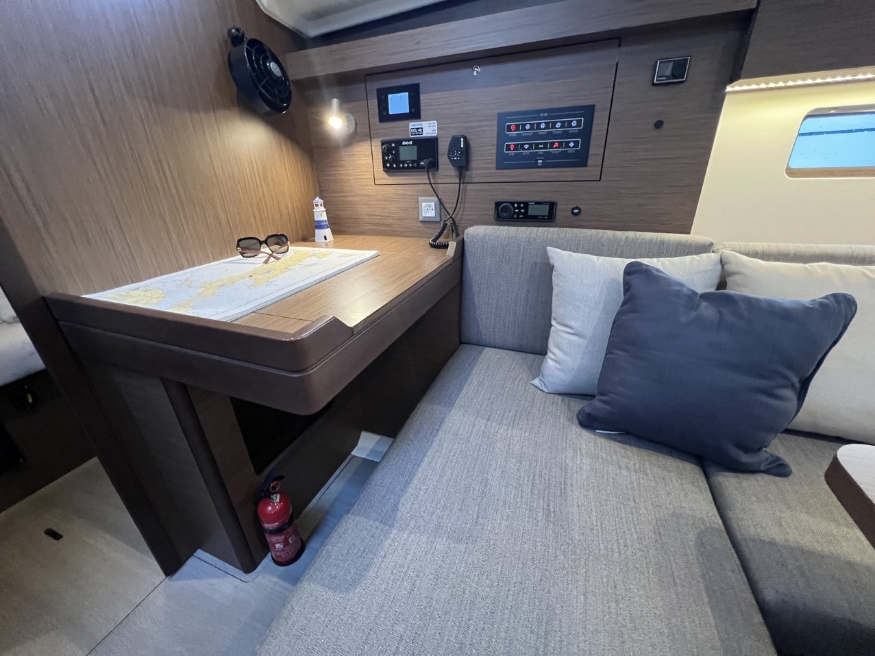 Oceanis 40.1, Christine | Yacht Charter Croatia
