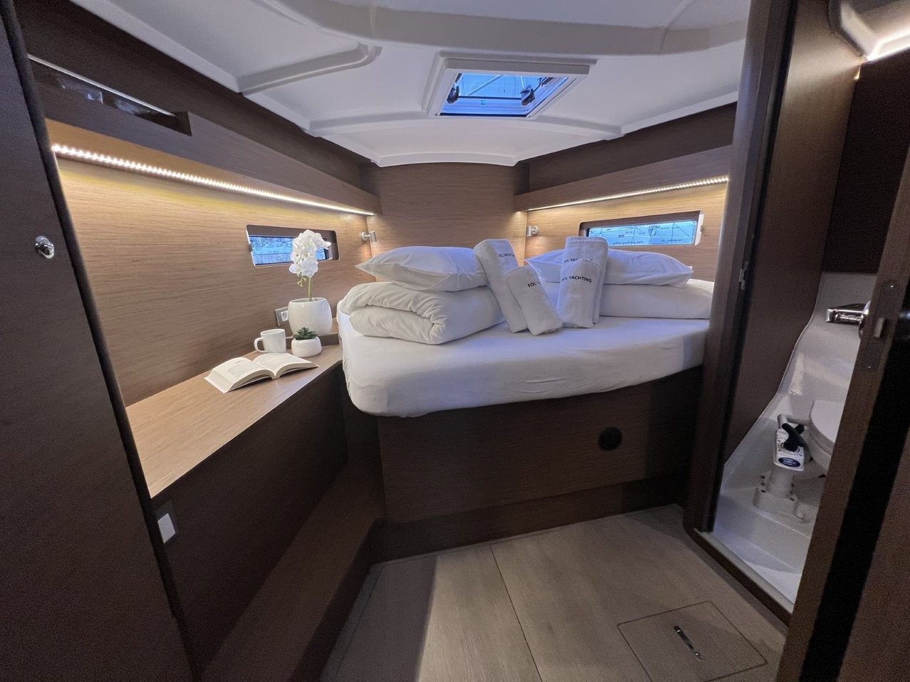 Oceanis 40.1, Christine | Yacht Charter Croatia