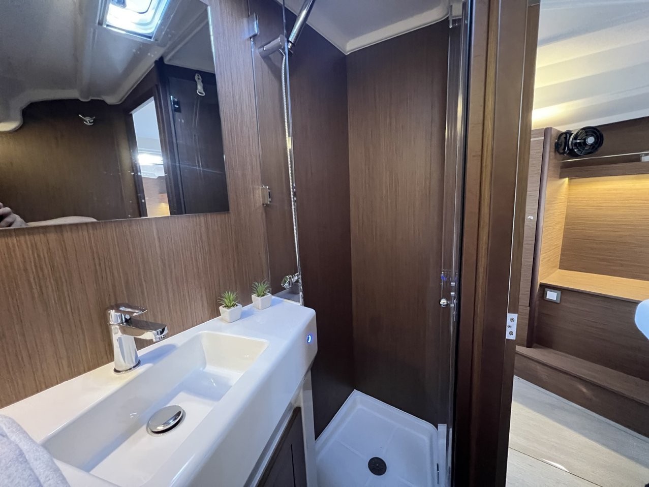 Oceanis 40.1, Christine | Yacht Charter Croatia