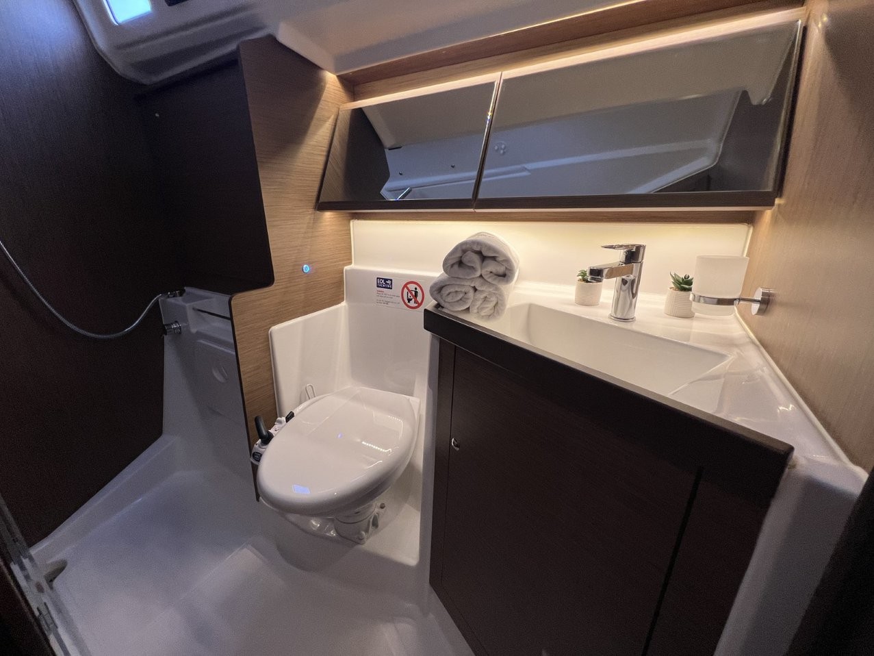 Oceanis 40.1, Christine | Yacht Charter Croatia