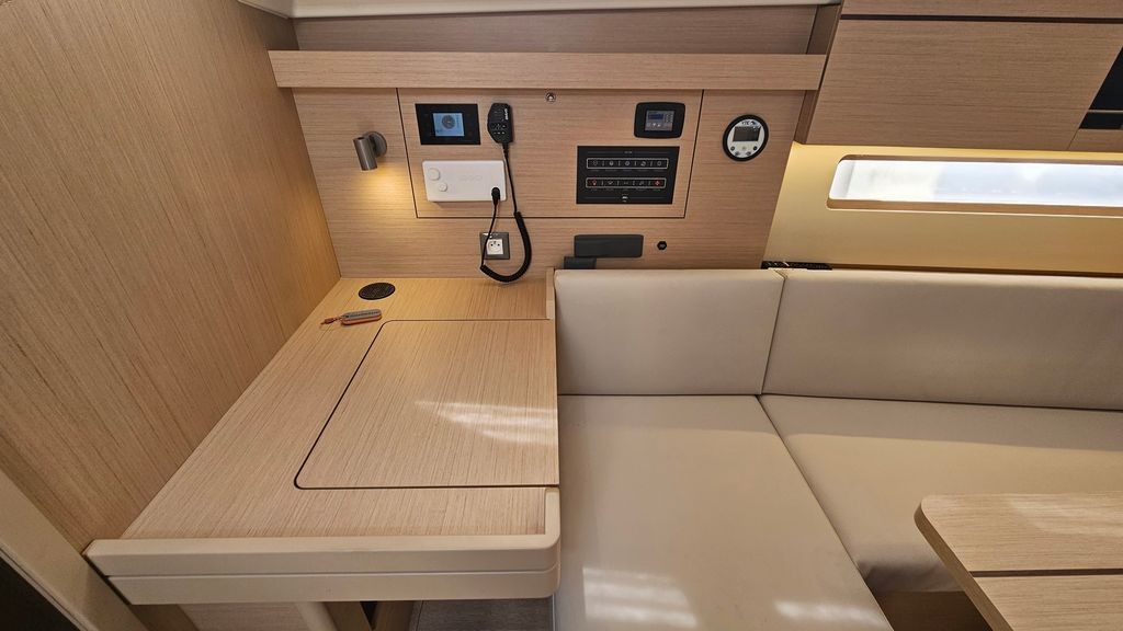 Oceanis 40.1, Dream Weaver | Yacht Charter Croatia
