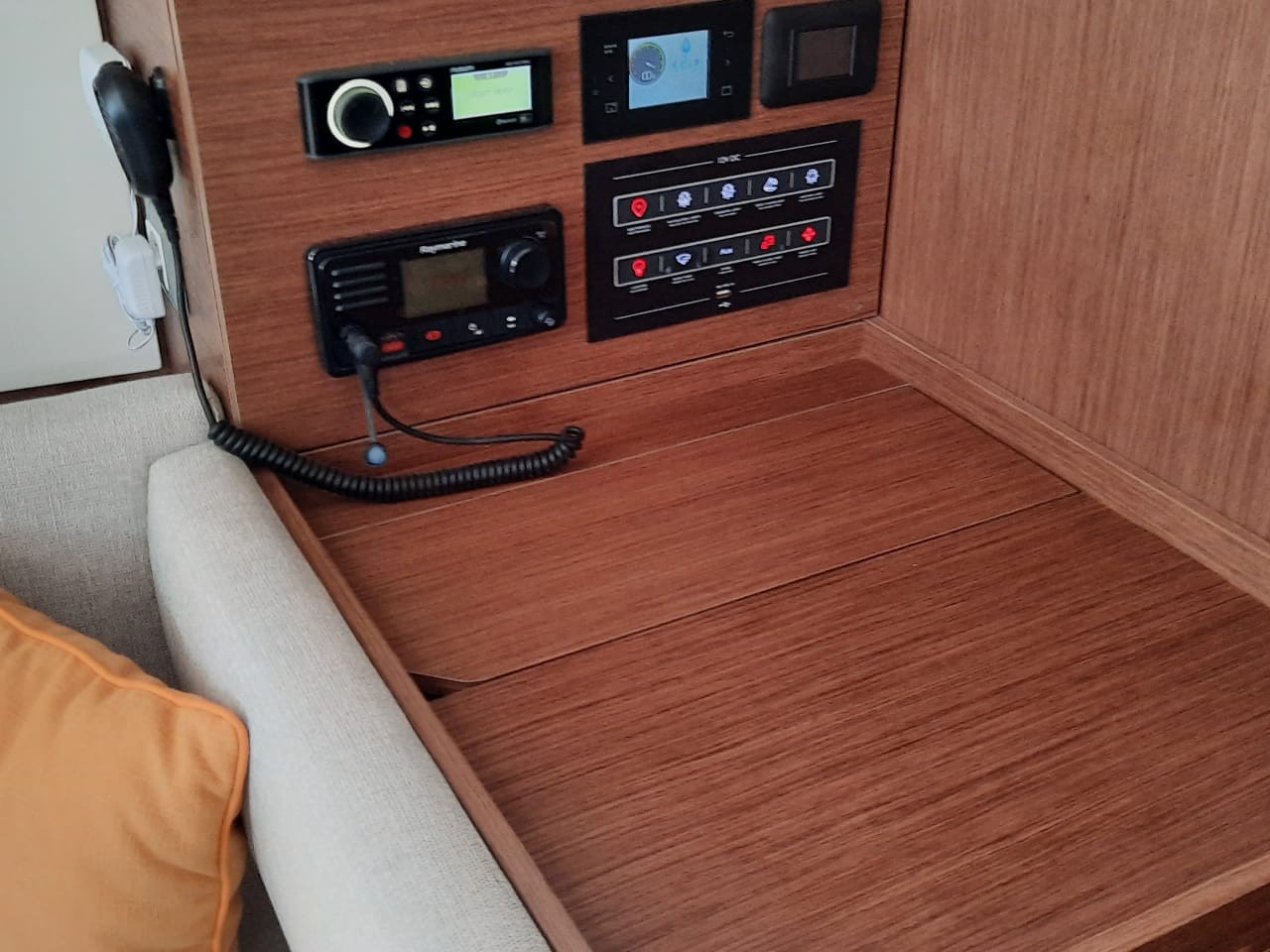 Oceanis 40.1, Albius | Yacht Charter Croatia