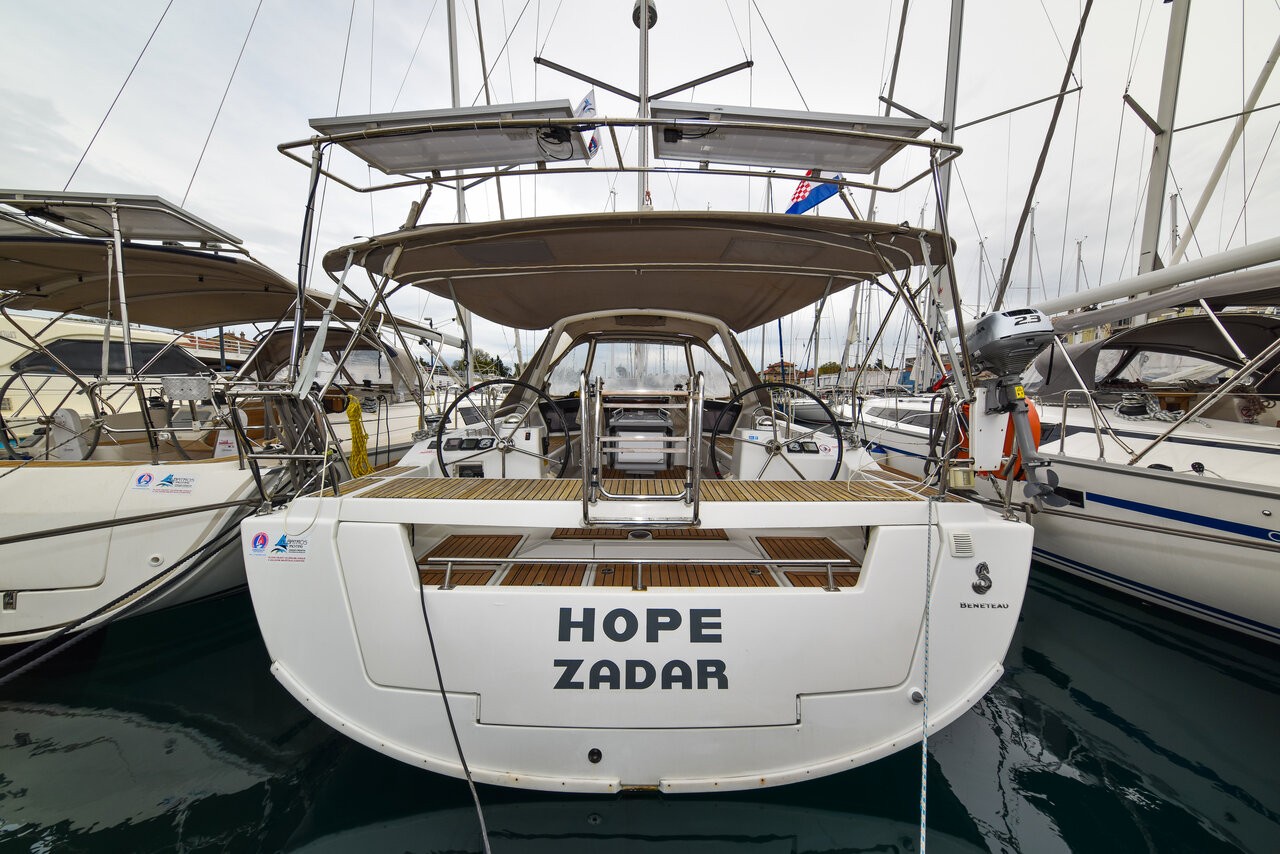 Oceanis 41, Hope | Yacht Charter Croatia