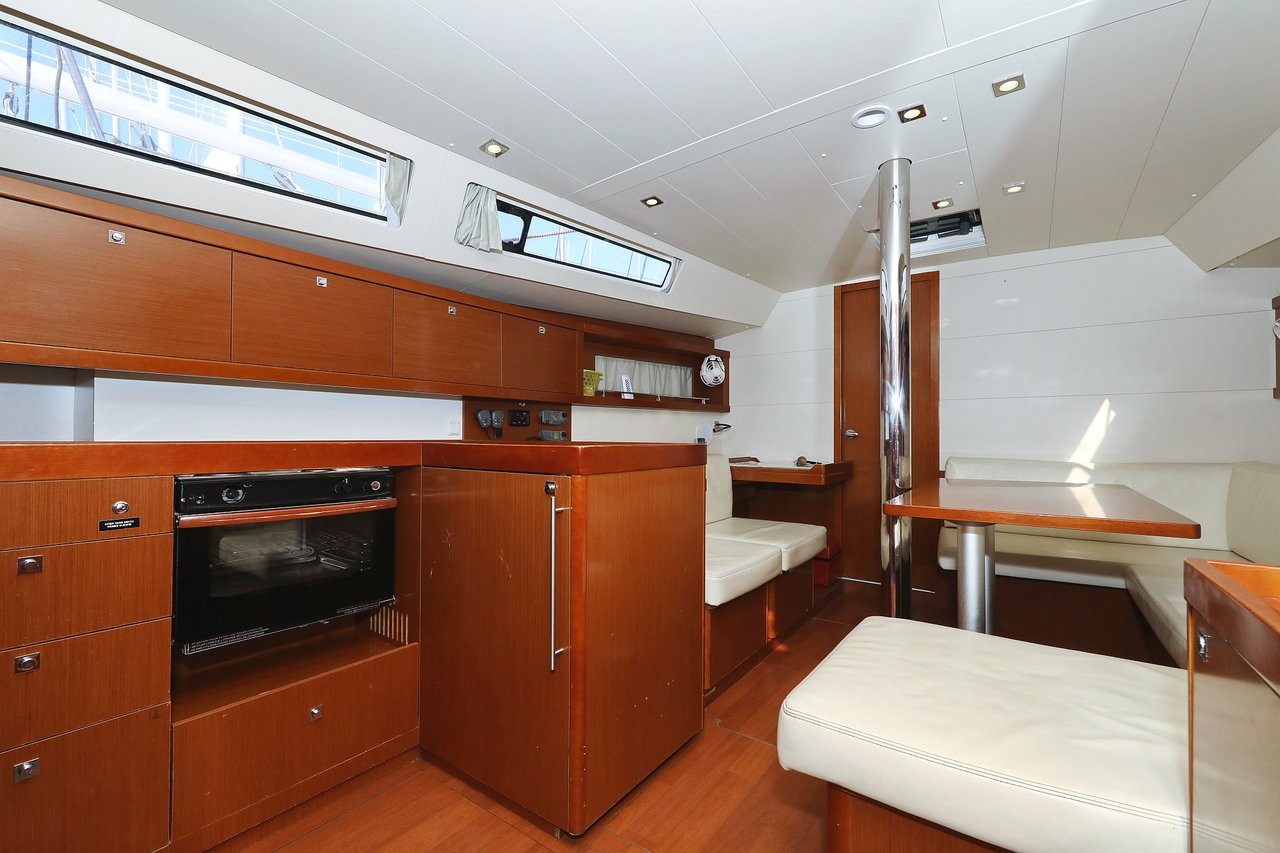 Oceanis 41, Hope | Yacht Charter Croatia