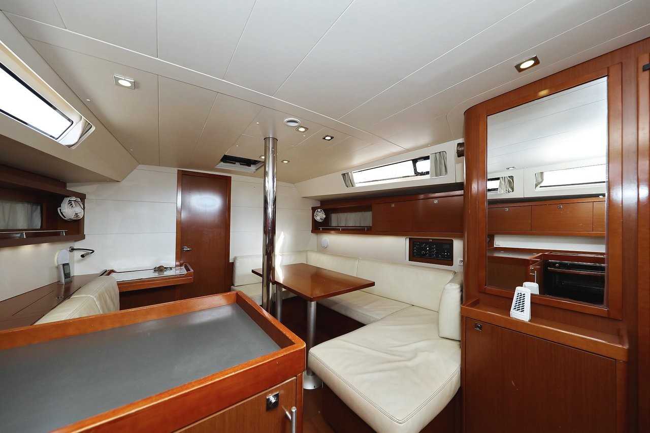 Oceanis 41, Hope | Yacht Charter Croatia