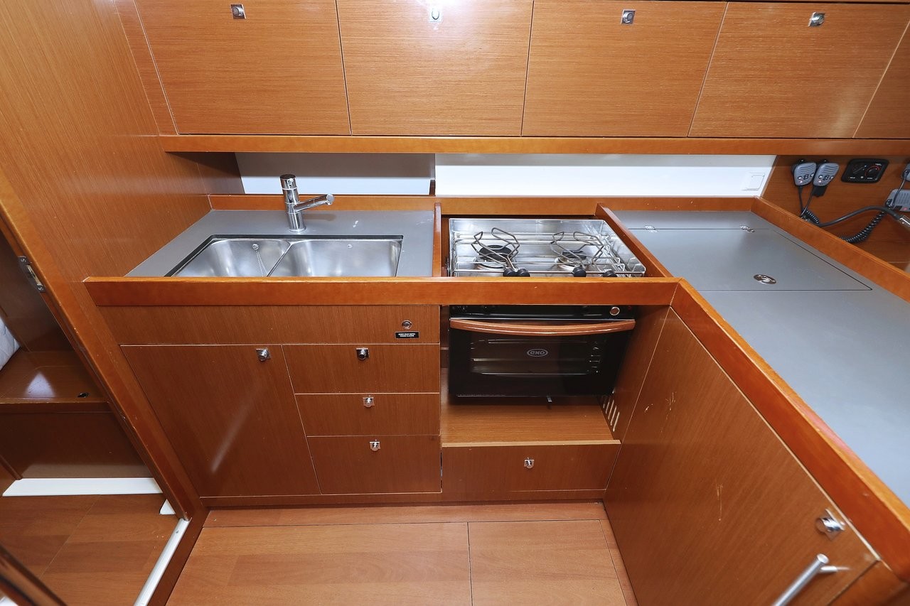 Oceanis 41, Hope | Yacht Charter Croatia