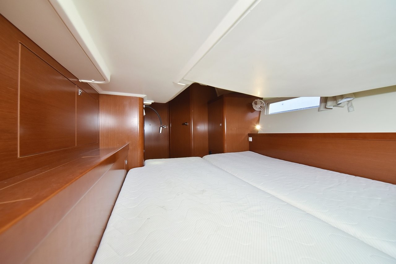 Oceanis 41, Hope | Yacht Charter Croatia