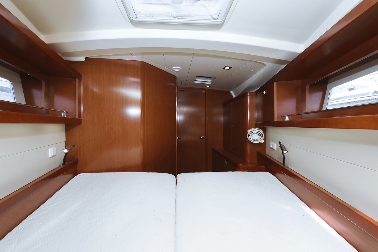 Oceanis 41, Hope | Yacht Charter Croatia