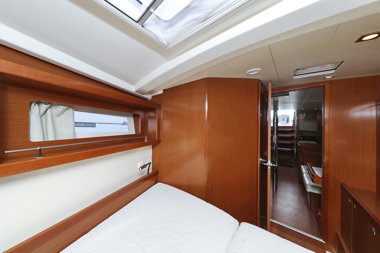 Oceanis 41, Hope | Yacht Charter Croatia