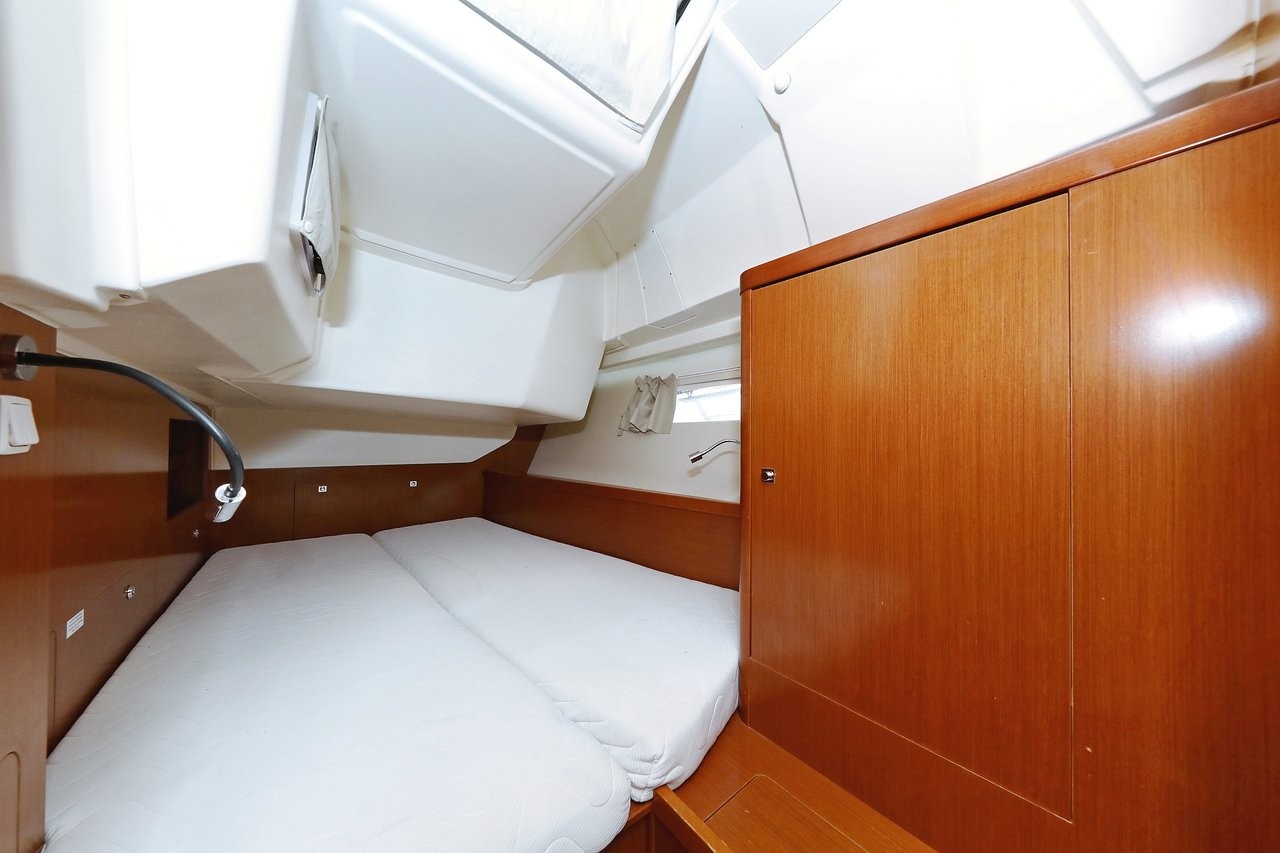 Oceanis 41, Hope | Yacht Charter Croatia