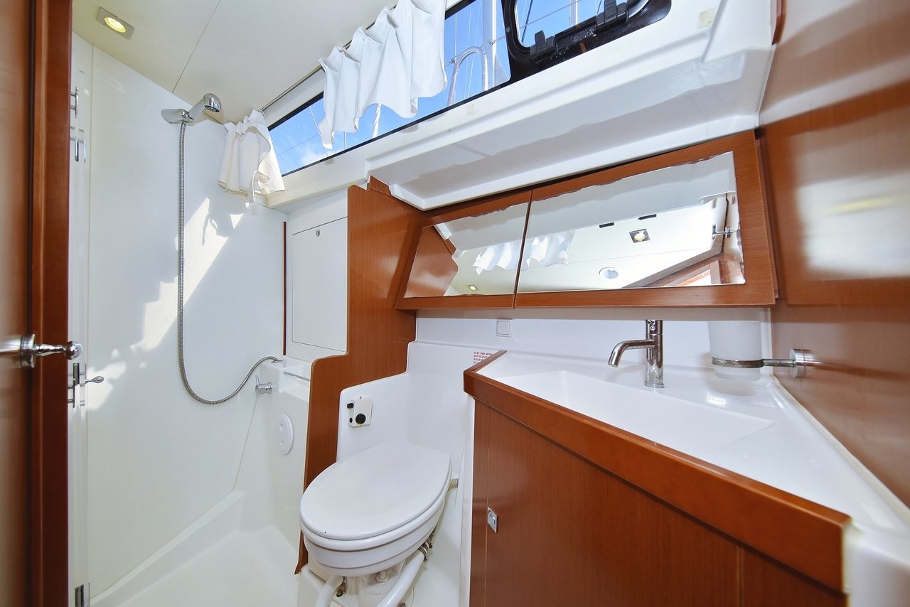 Oceanis 41, Hope | Yacht Charter Croatia