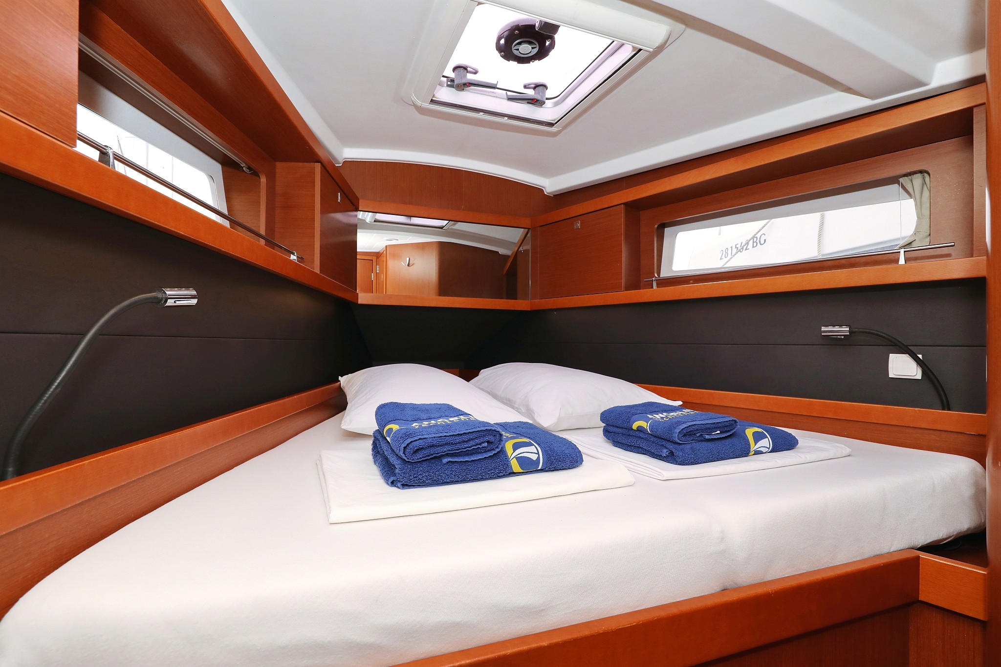 Oceanis 41, Zyntha | Yacht Charter Croatia