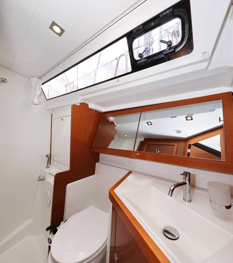 Oceanis 41, Zyntha | Yacht Charter Croatia