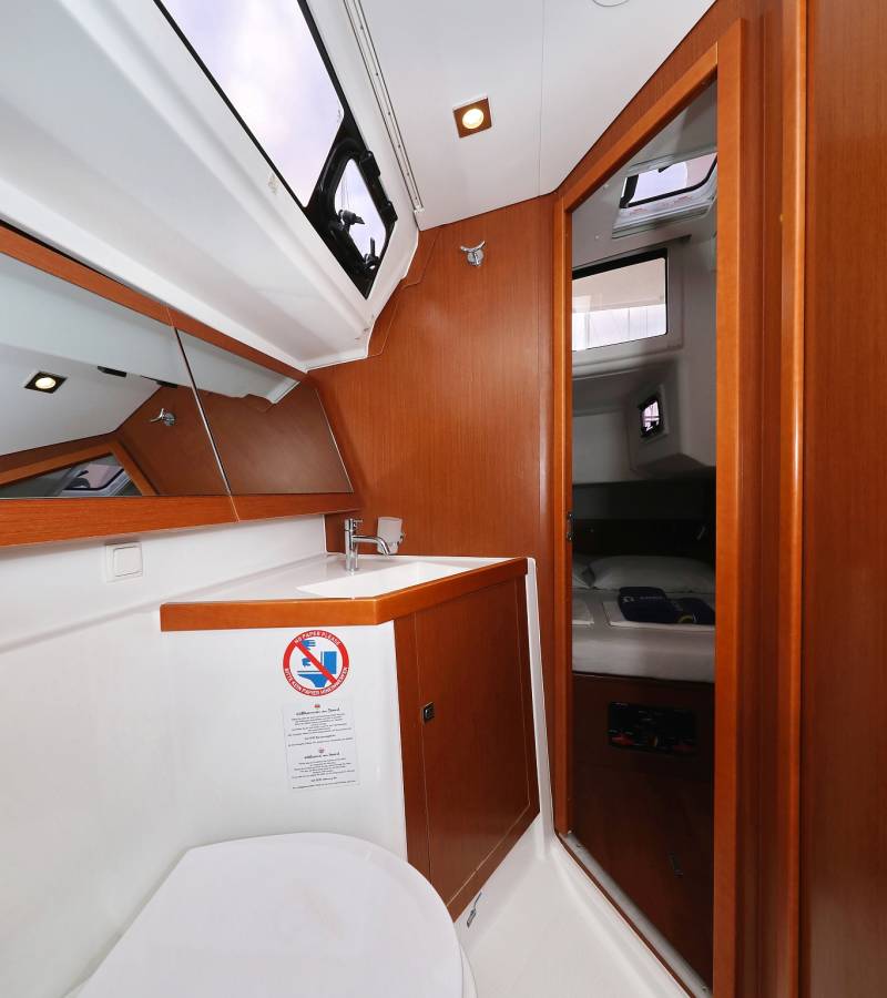 Oceanis 41, Zyntha | Yacht Charter Croatia