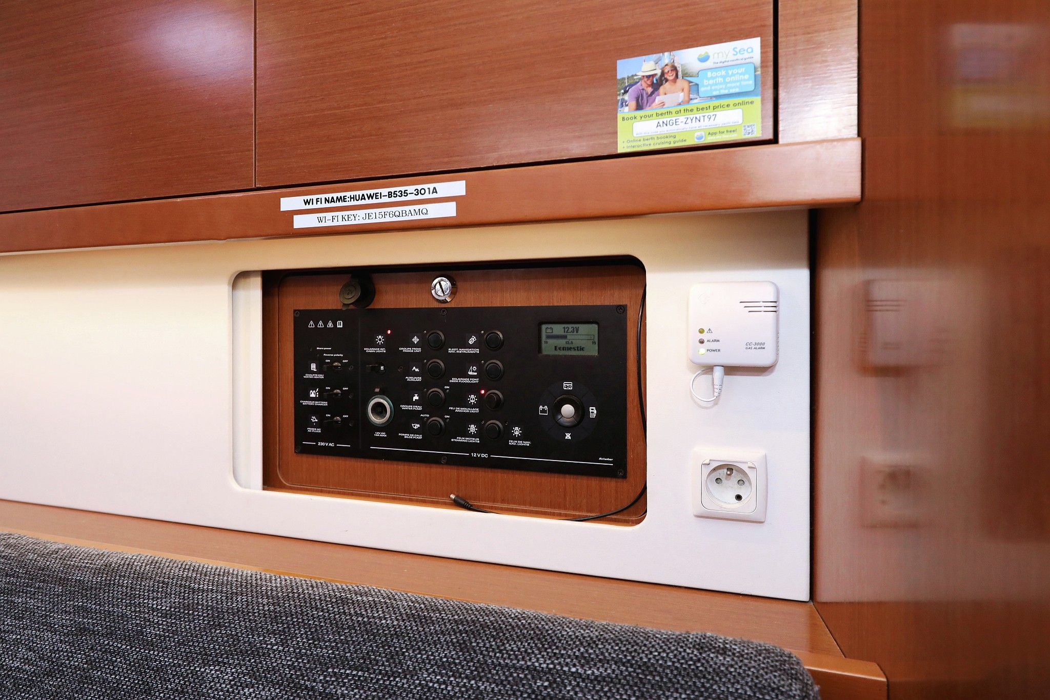 Oceanis 41, Zyntha | Yacht Charter Croatia