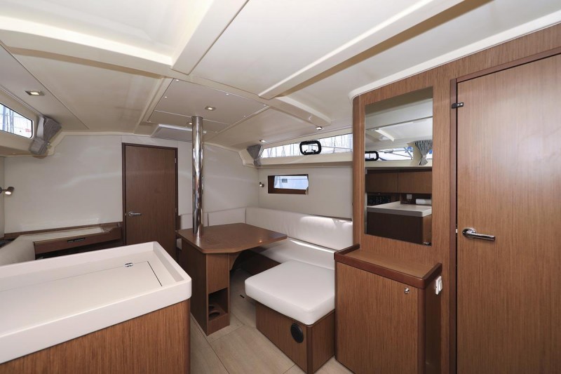 Oceanis 41.1, Dalmatinka | Yacht Charter Croatia