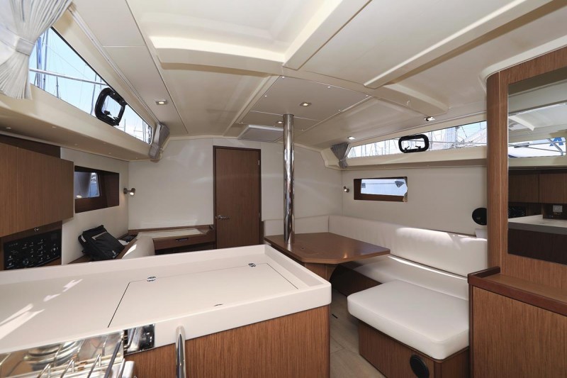 Oceanis 41.1, Dalmatinka | Yacht Charter Croatia