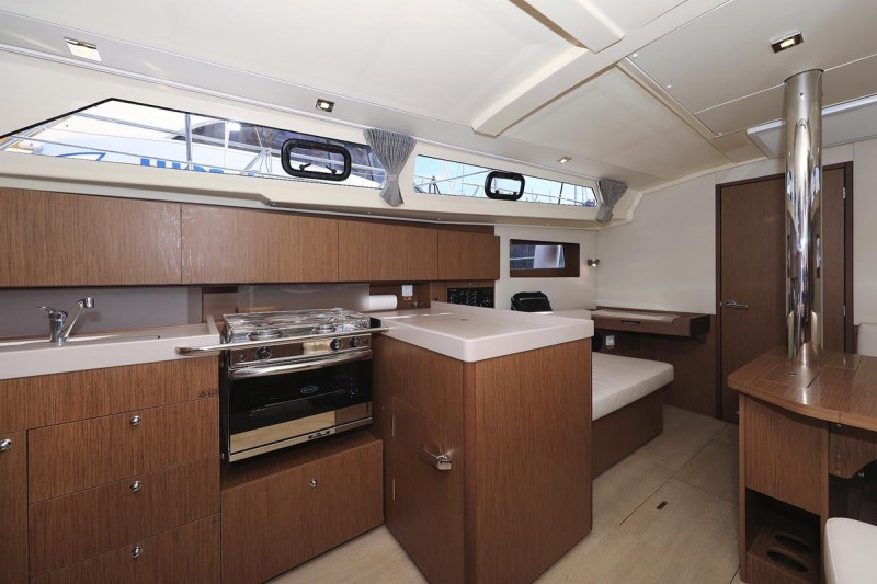 Oceanis 41.1, Dalmatinka | Yacht Charter Croatia