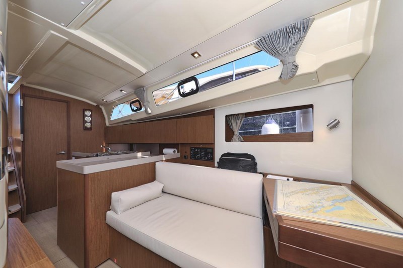 Oceanis 41.1, Dalmatinka | Yacht Charter Croatia