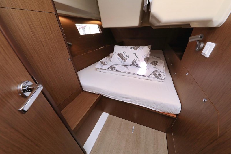 Oceanis 41.1, Dalmatinka | Yacht Charter Croatia