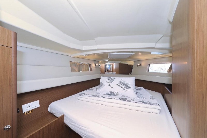 Oceanis 41.1, Dalmatinka | Yacht Charter Croatia