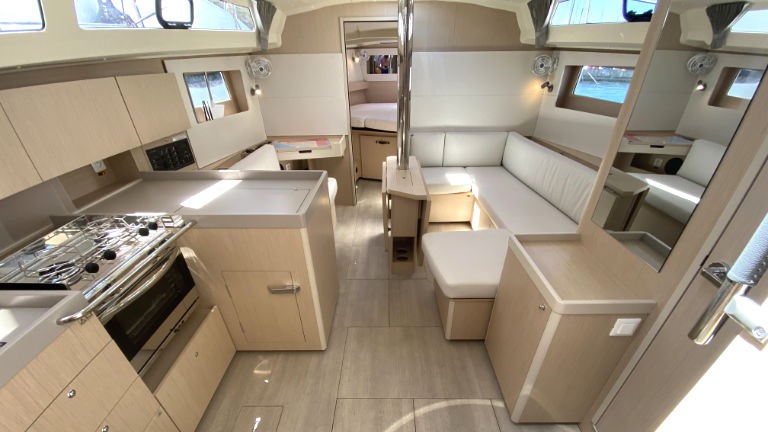 Oceanis 41.1, Pauline | Yacht Charter Croatia