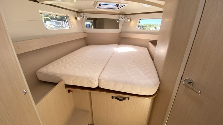 Oceanis 41.1, Pauline | Yacht Charter Croatia