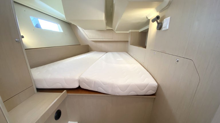 Oceanis 41.1, Pauline | Yacht Charter Croatia