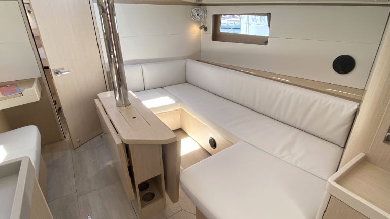 Oceanis 41.1, Pauline | Yacht Charter Croatia
