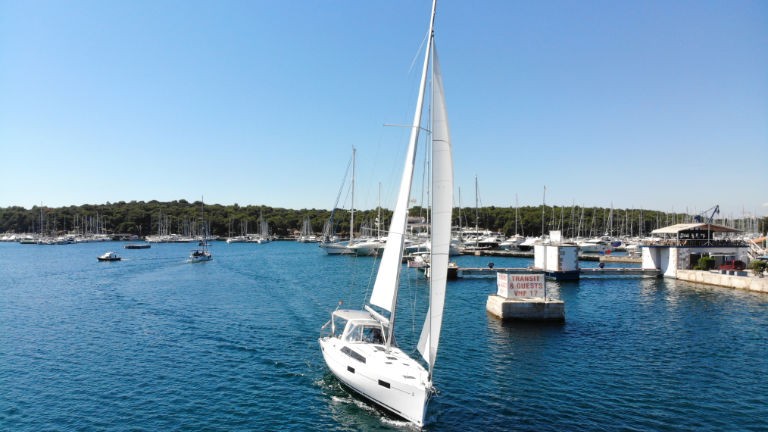Oceanis 41.1, All Winds | Yacht Charter Croatia
