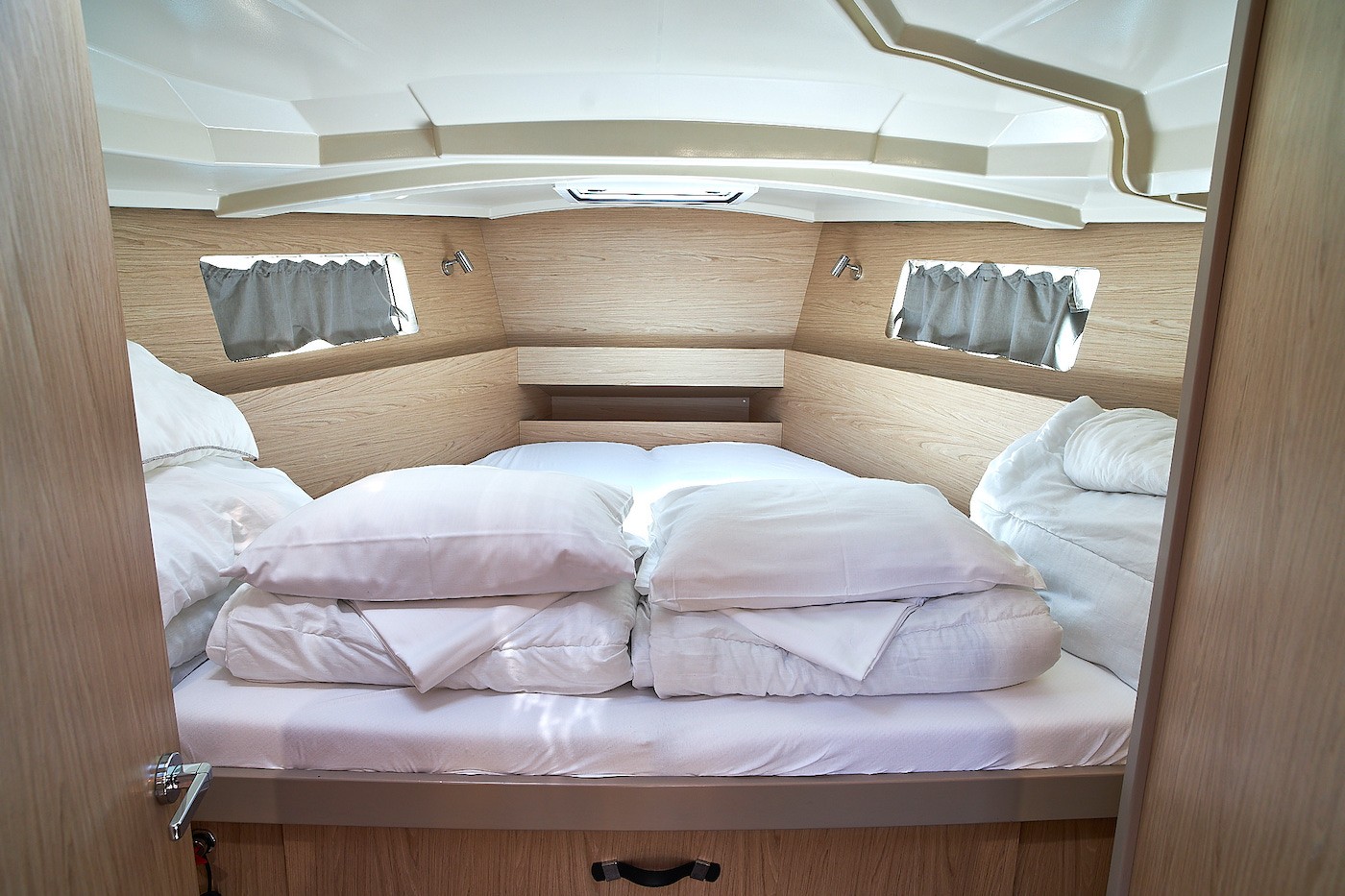 Oceanis 41.1, White Beauty | Yacht Charter Croatia