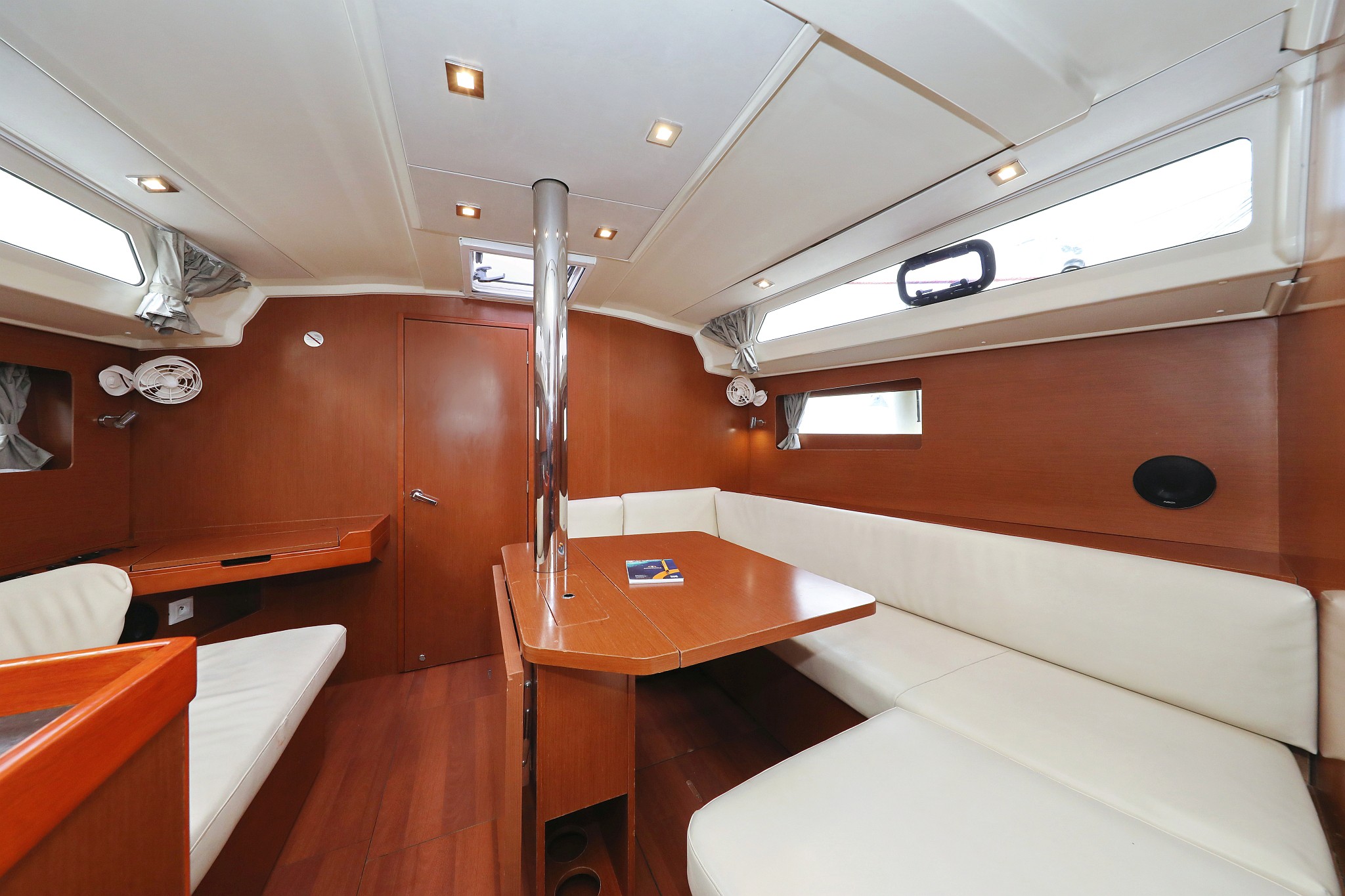 Oceanis 41.1, Dream Course | Yacht Charter Croatia