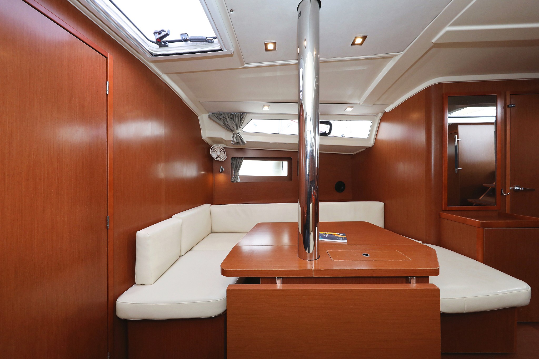Oceanis 41.1, Dream Course | Yacht Charter Croatia