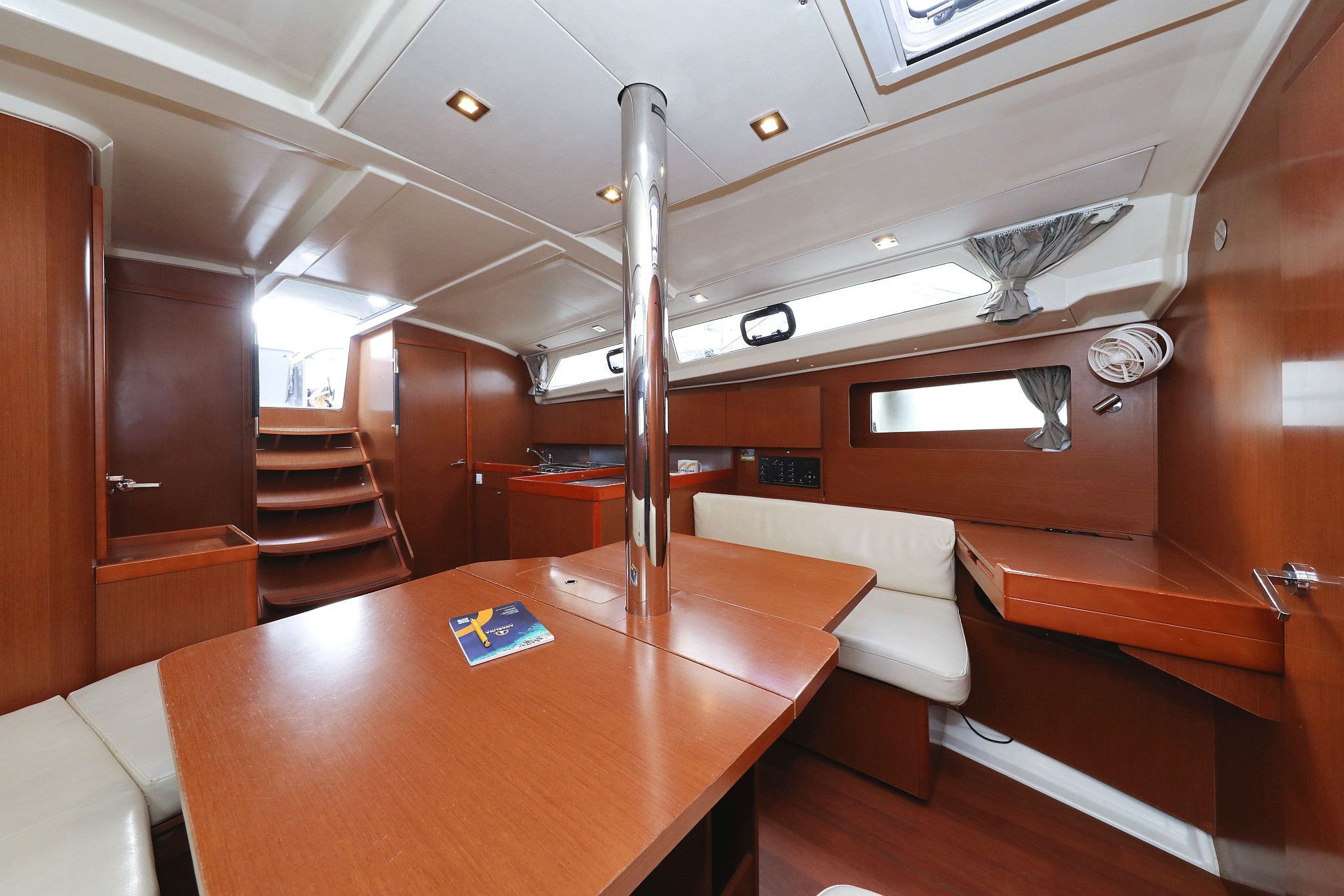 Oceanis 41.1, Dream Course | Yacht Charter Croatia