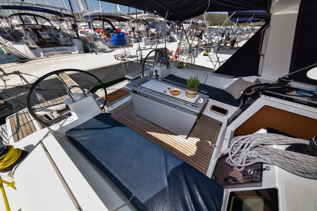 Oceanis 41.1, 4Play | Yacht Charter Croatia